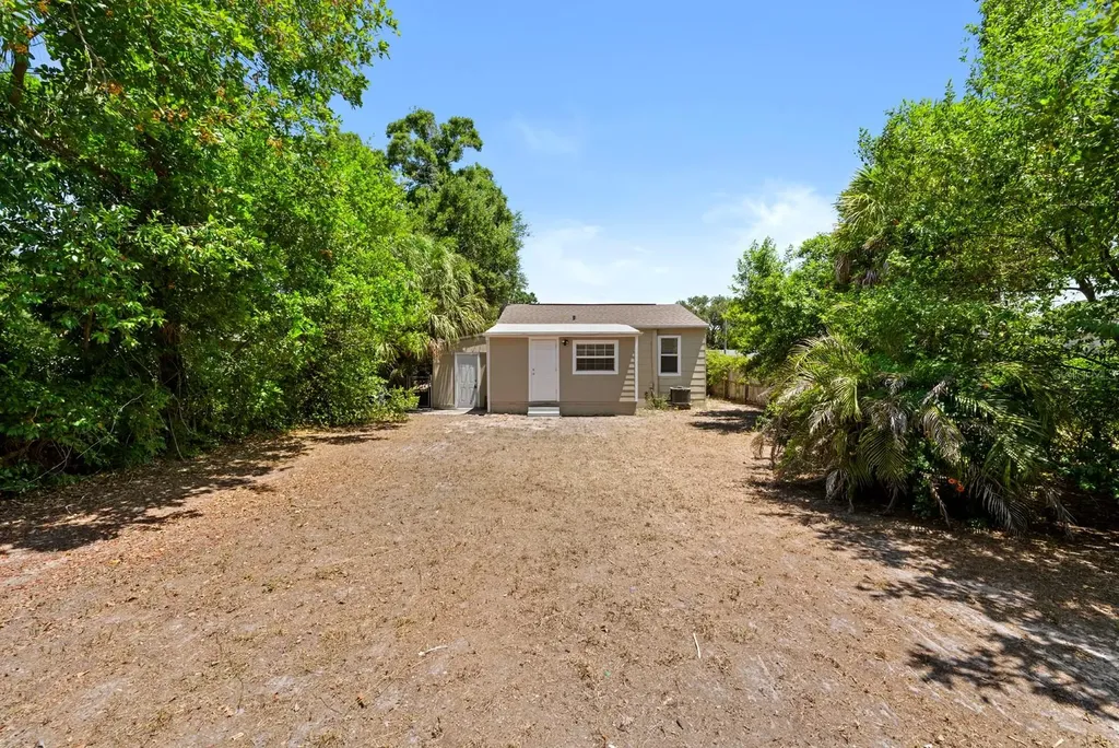 4654 13th Avenue S St Petersburg FL 33711
