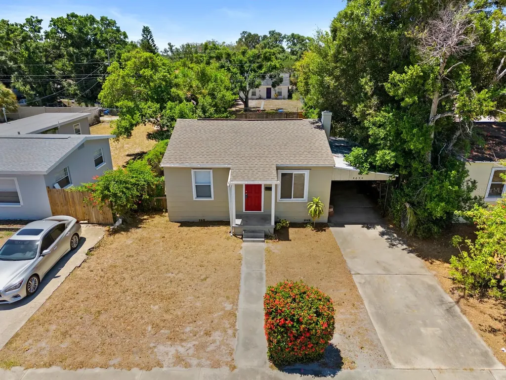 4654 13th Avenue S St Petersburg FL 33711
