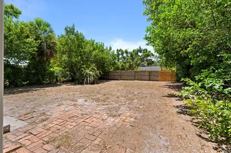 4654 13th Avenue S St Petersburg FL 33711