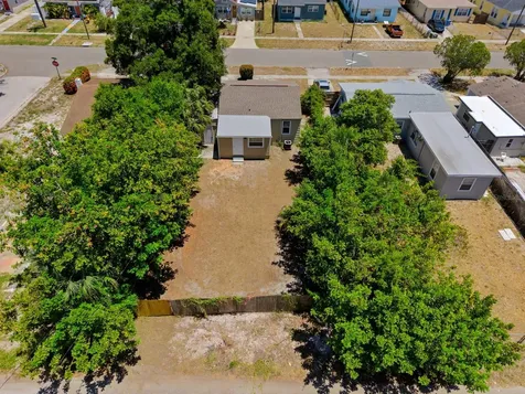 4654 13th Avenue S St Petersburg FL 33711