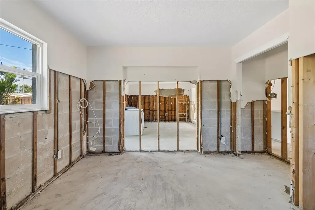 3927 Huntington Street NE St Petersburg FL 33703