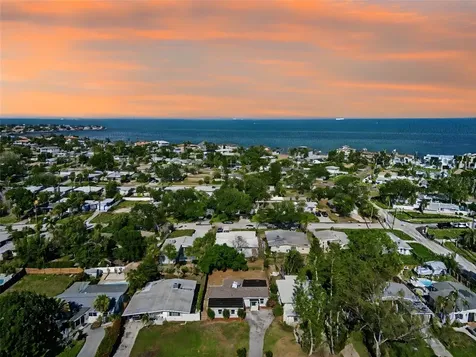 3927 Huntington Street NE St Petersburg FL 33703