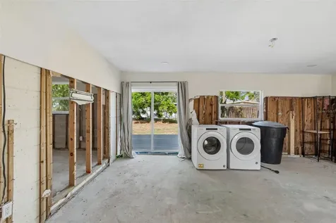 3927 Huntington Street NE St Petersburg FL 33703