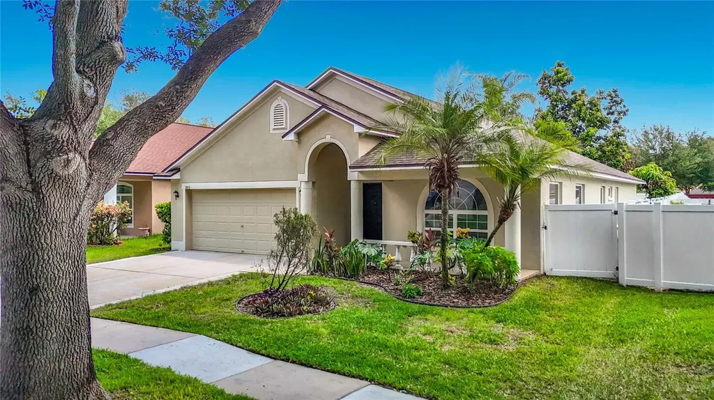 805 Lesa Glen Place Brandon FL 33510