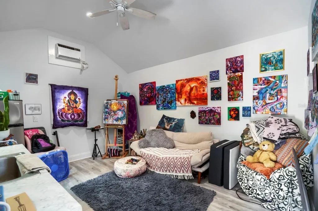 940 25th Street N St Petersburg FL 33713