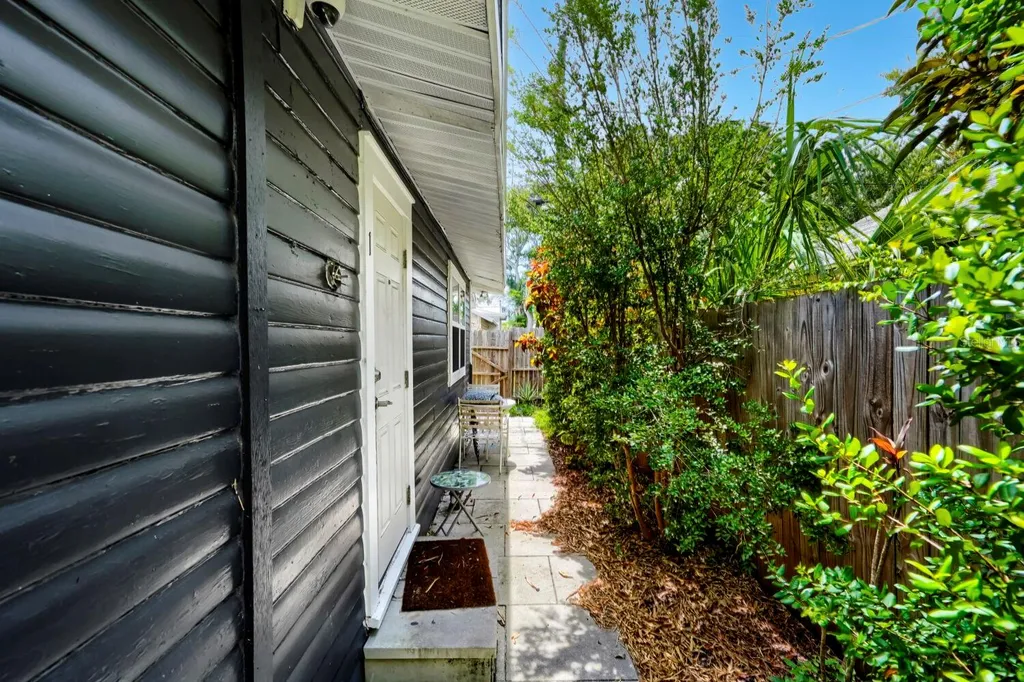 940 25th Street N St Petersburg FL 33713