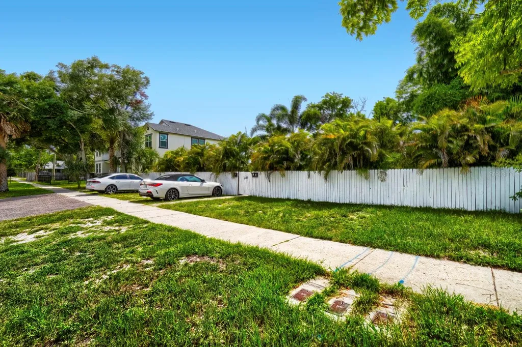940 25th Street N St Petersburg FL 33713
