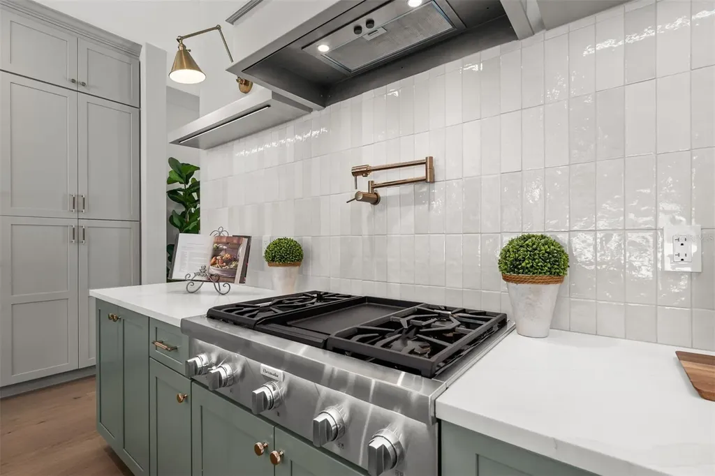 2103 Gale Street Orlando FL 32803