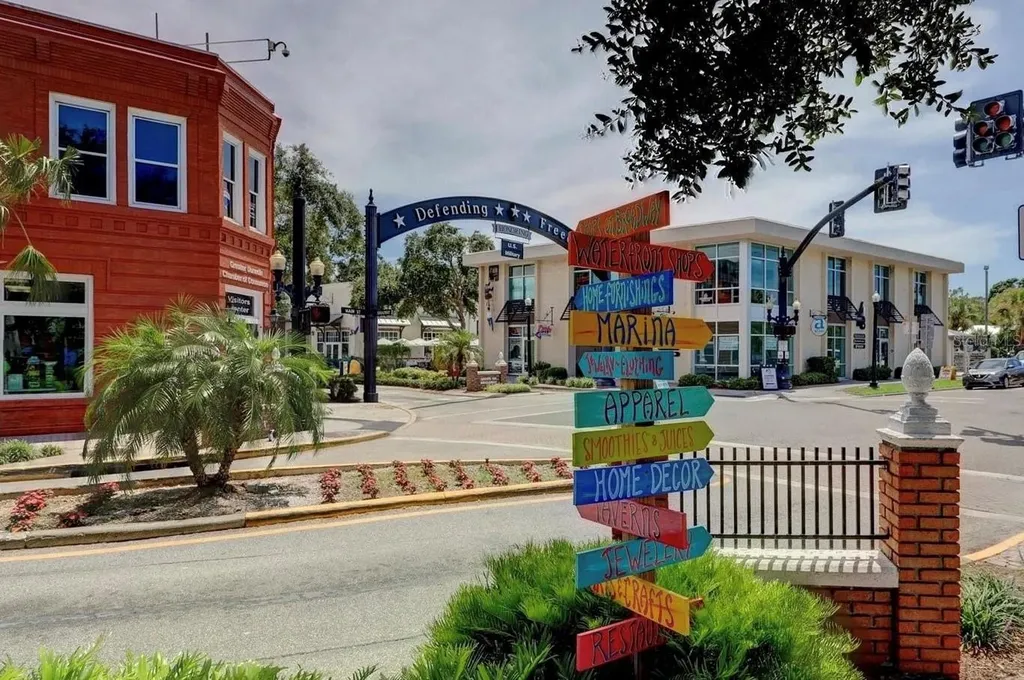 96 New York Avenue Dunedin FL 34698
