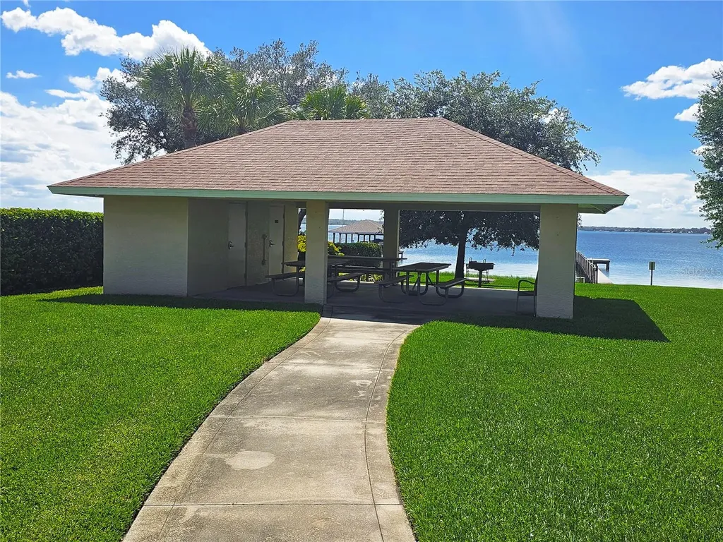 466 Sunset Pointe Drive Lake Placid FL 33852