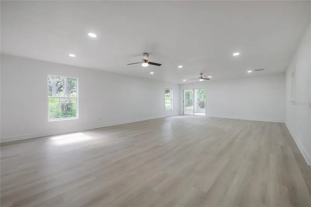 6042 Hazelwood Drive Zephyrhills FL 33542