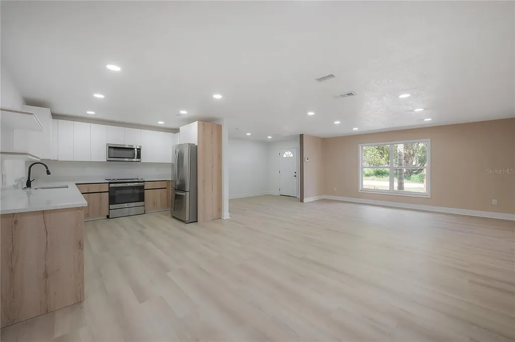 6042 Hazelwood Drive Zephyrhills FL 33542