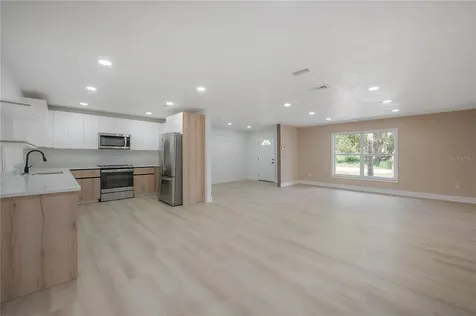 6042 Hazelwood Drive Zephyrhills FL 33542