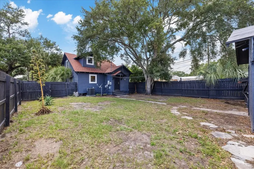1618 12th Street S St Petersburg FL 33705