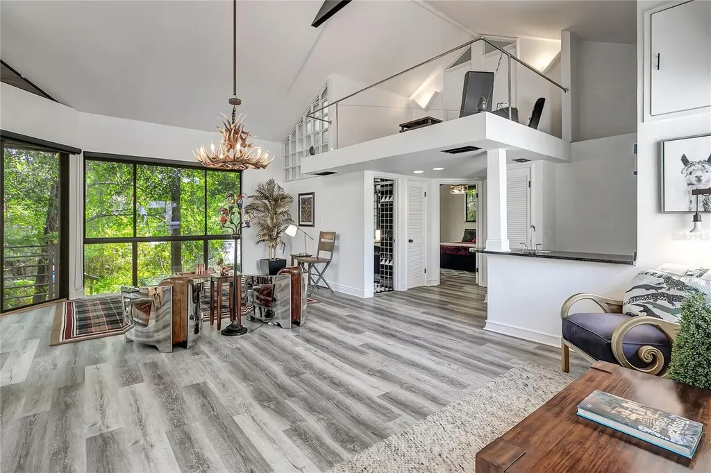 312 S Riverhills Drive Tampa FL 33617