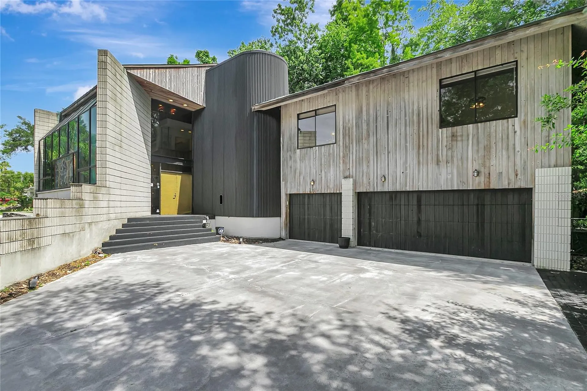 312 S Riverhills Drive Tampa FL 33617