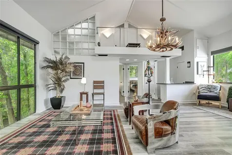 312 S Riverhills Drive Tampa FL 33617