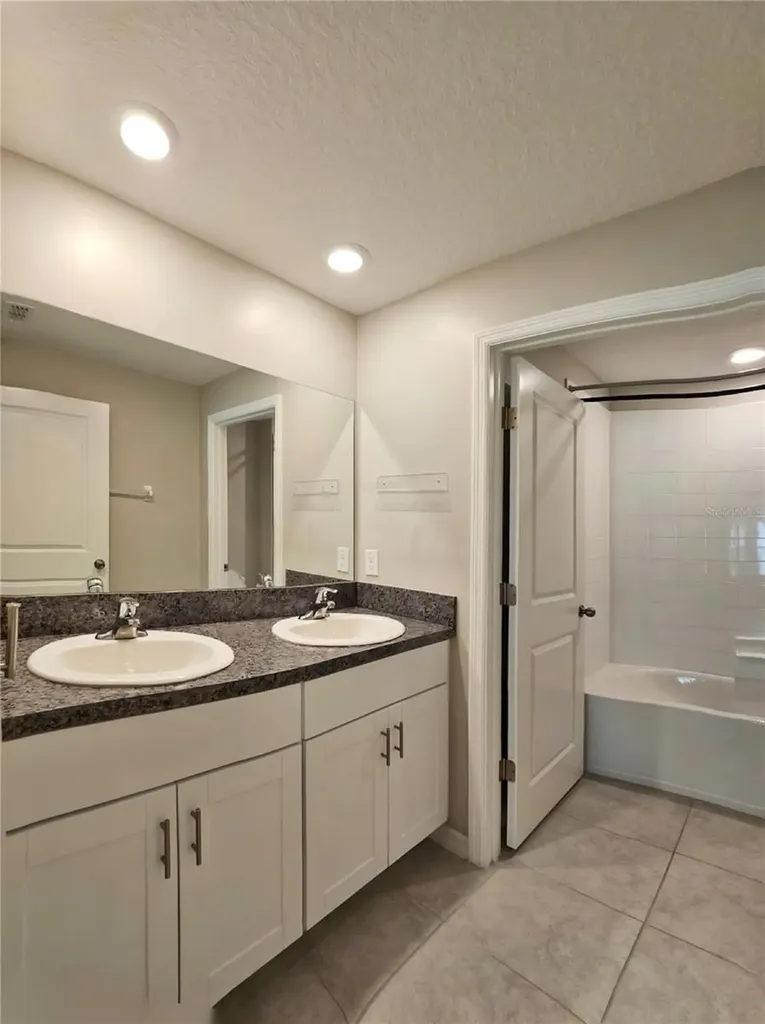 165 Rain Berry Avenue Ruskin FL 33570