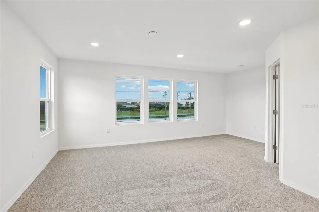 6876 Holcombe Down Drive Zephyrhills FL 33541