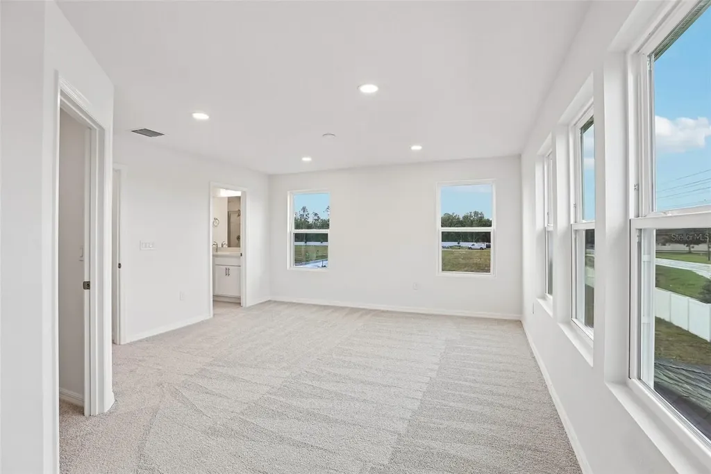 6876 Holcombe Down Drive Zephyrhills FL 33541