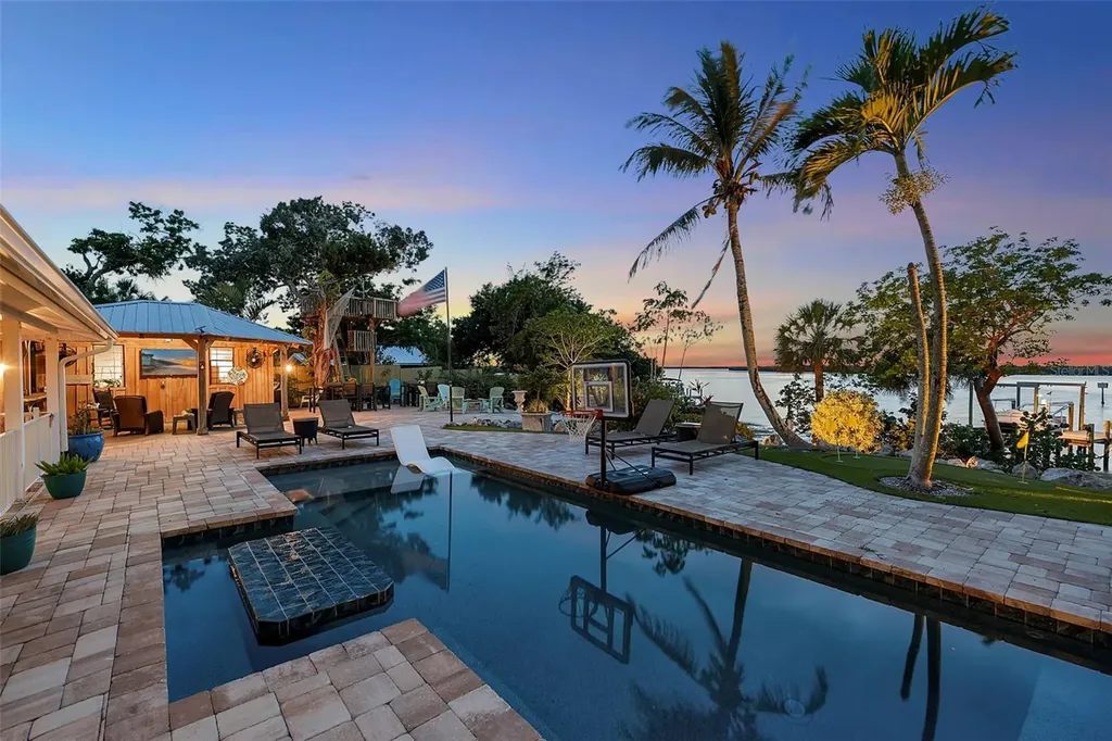 70 Mound Place Terra Ceia FL 34250