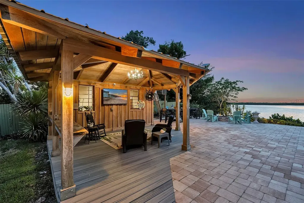 70 Mound Place Terra Ceia FL 34250