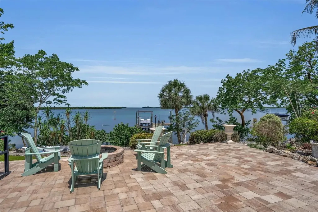 70 Mound Place Terra Ceia FL 34250