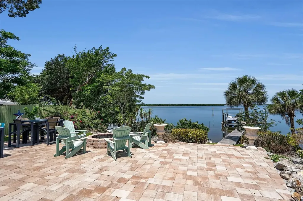 70 Mound Place Terra Ceia FL 34250