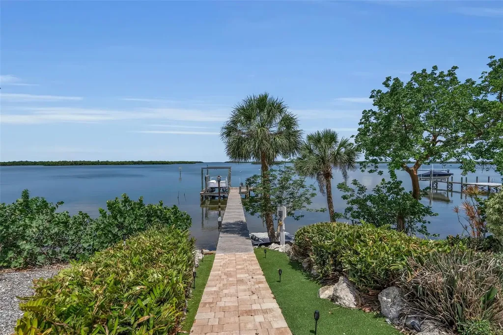70 Mound Place Terra Ceia FL 34250
