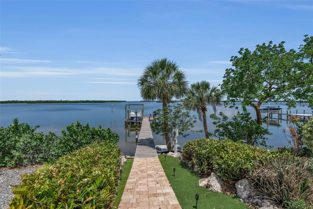 70 Mound Place Terra Ceia FL 34250