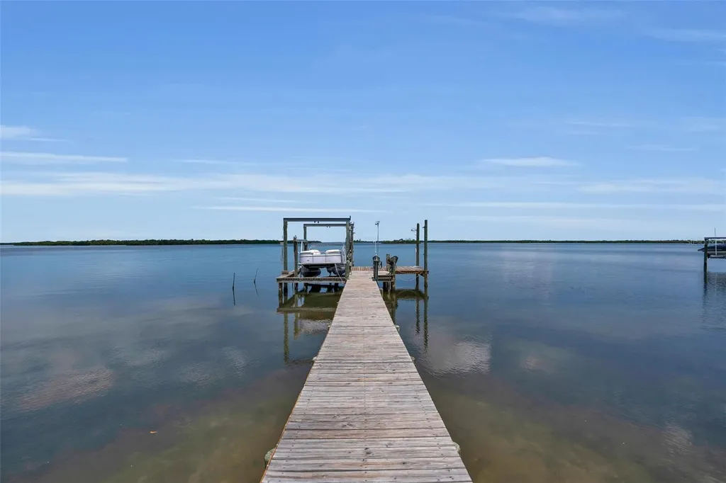 70 Mound Place Terra Ceia FL 34250