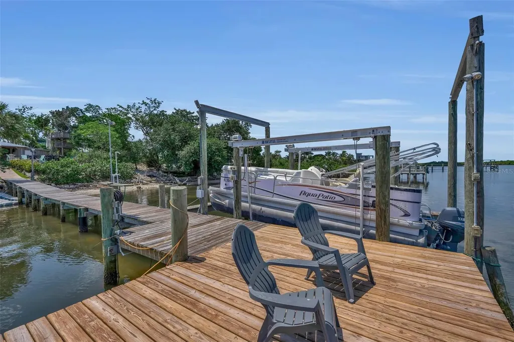 70 Mound Place Terra Ceia FL 34250