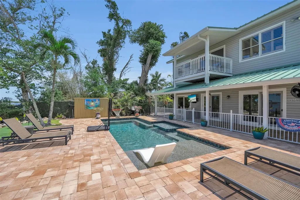 70 Mound Place Terra Ceia FL 34250