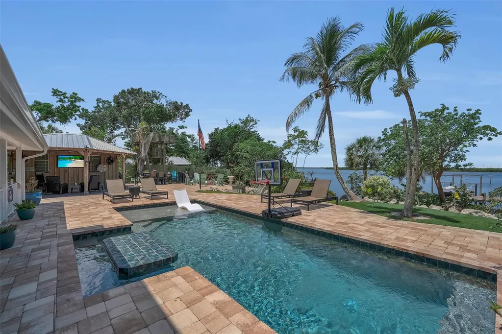 70 Mound Place Terra Ceia FL 34250