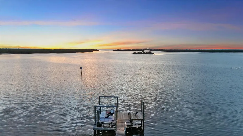 70 Mound Place Terra Ceia FL 34250