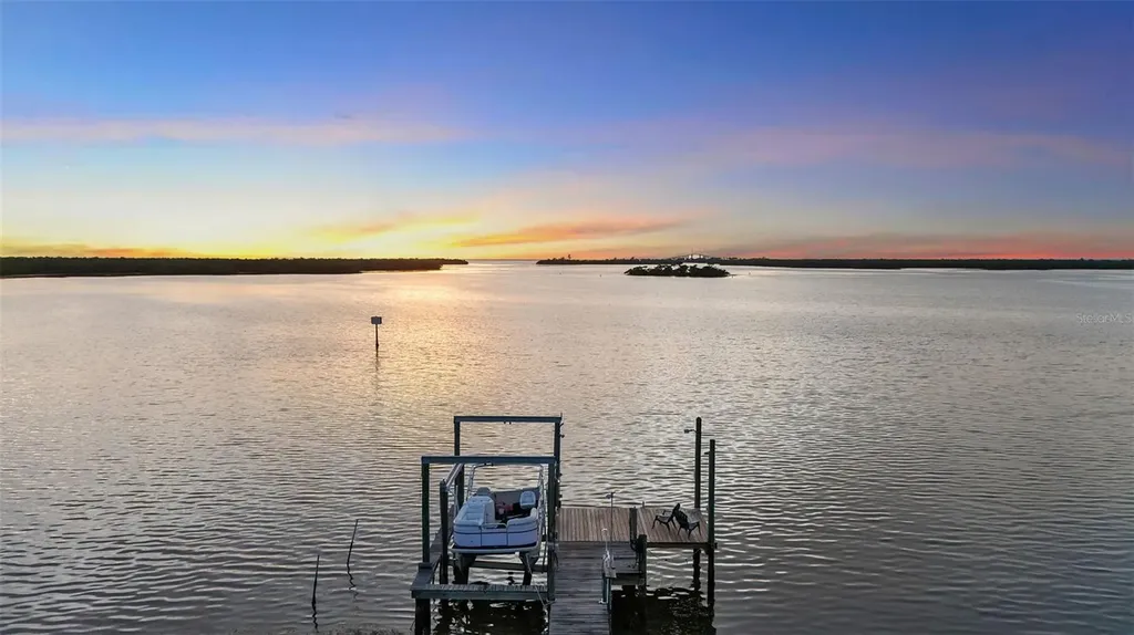 70 Mound Place Terra Ceia FL 34250