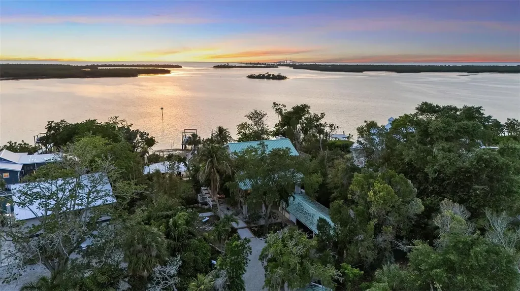 70 Mound Place Terra Ceia FL 34250