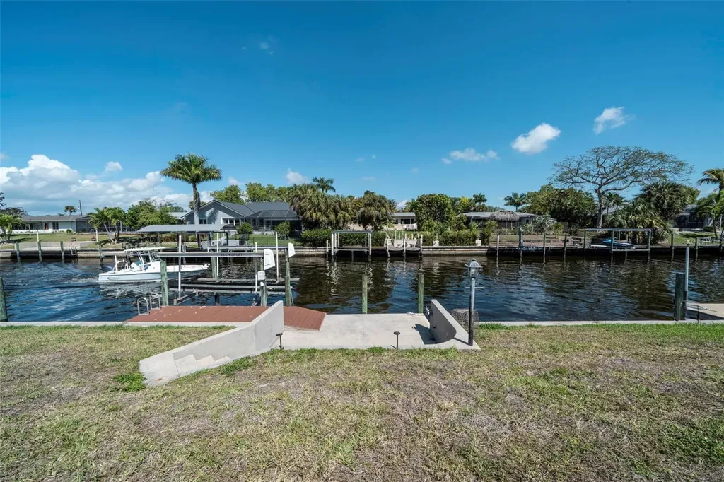 1433 SE 28th Terrace Cape Coral FL 33904