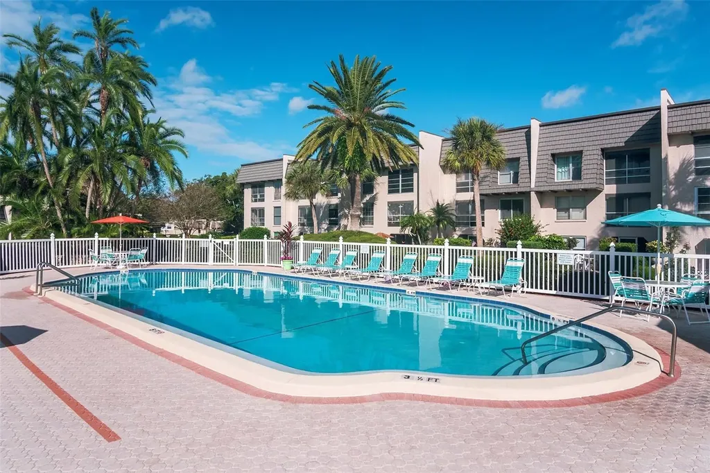 504 Cordova Green Seminole FL 33777