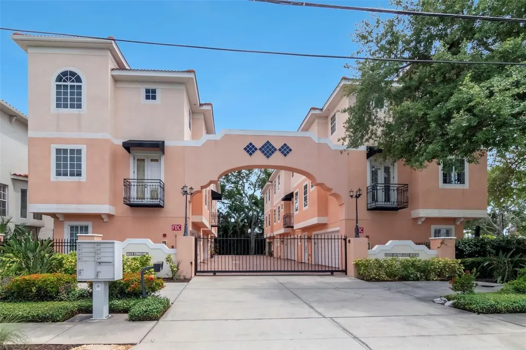 3025 W Grovewood Court Tampa FL 33629