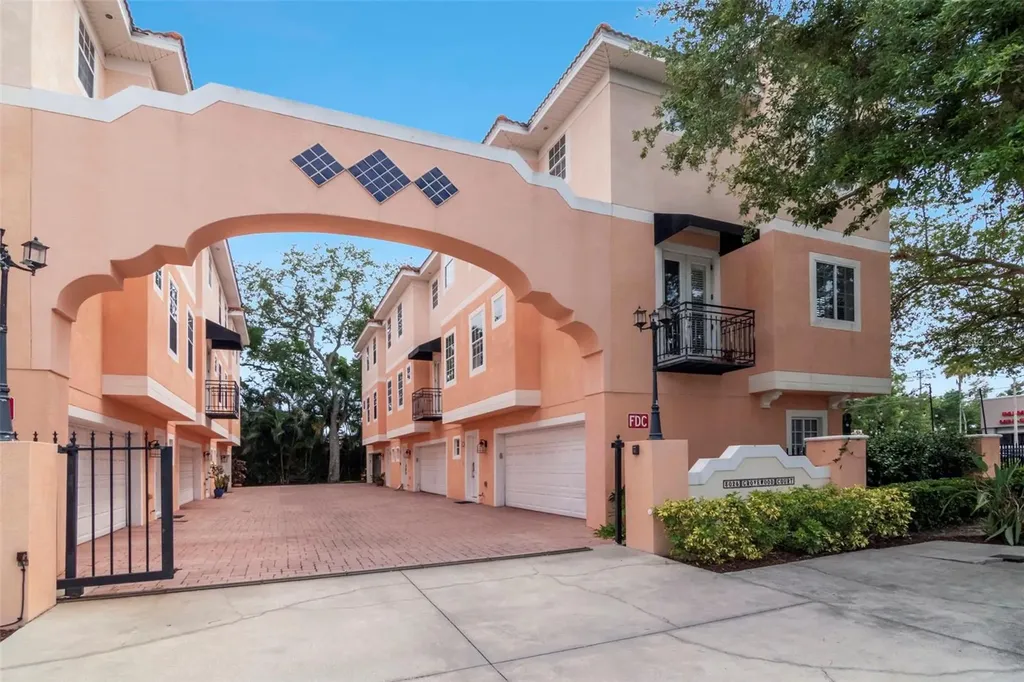 3025 W Grovewood Court Tampa FL 33629