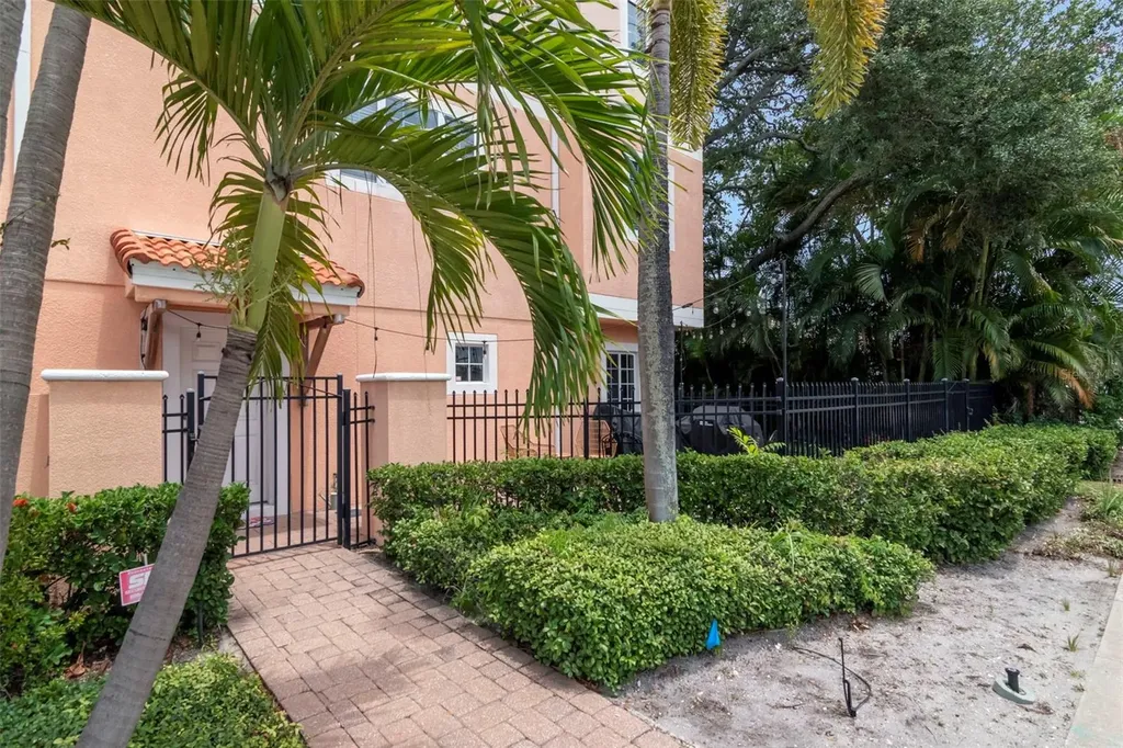 3025 W Grovewood Court Tampa FL 33629