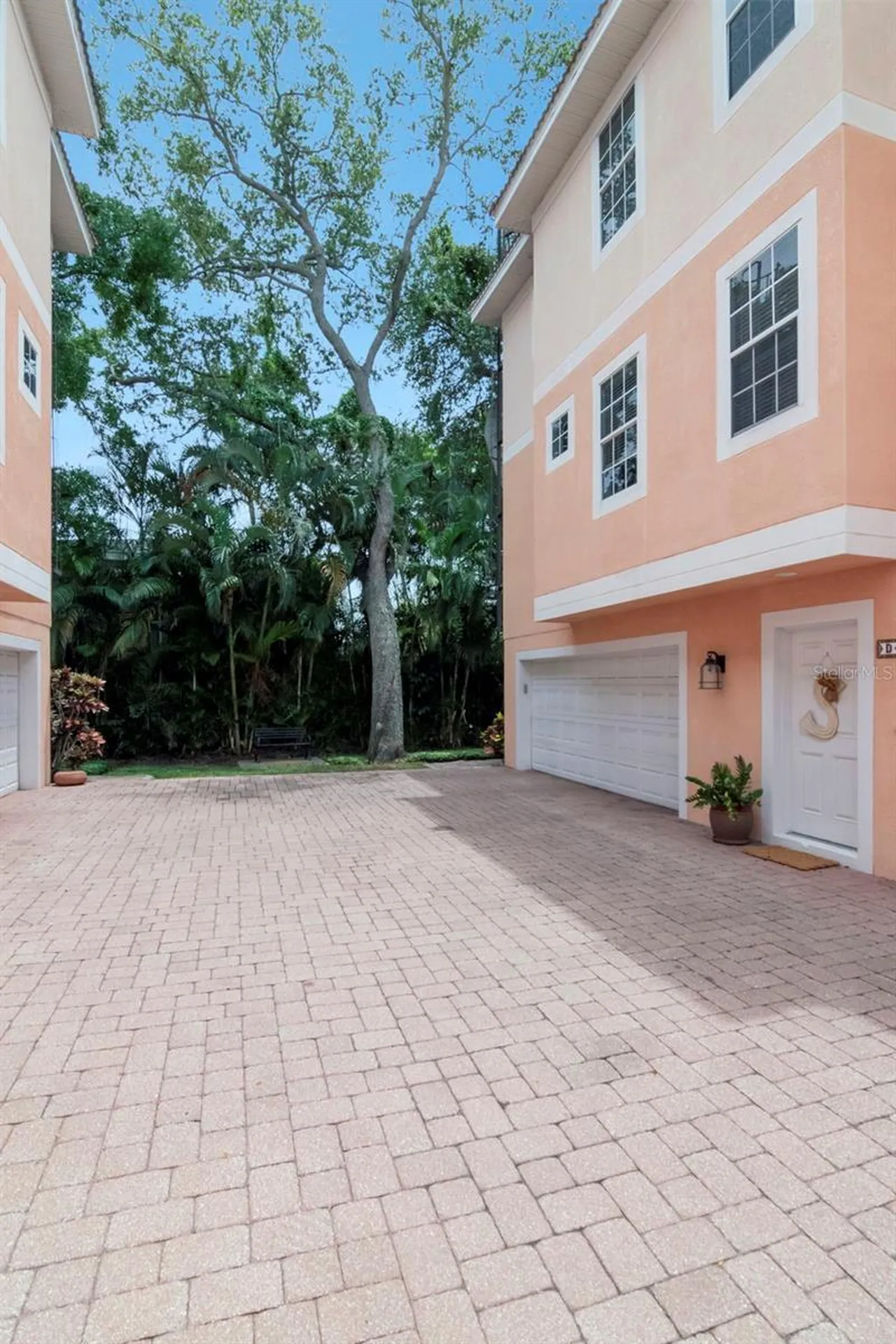 3025 W Grovewood Court Tampa FL 33629