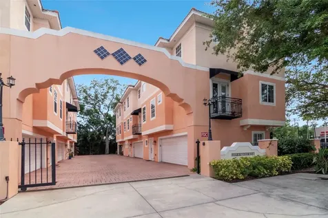 3025 W Grovewood Court Tampa FL 33629