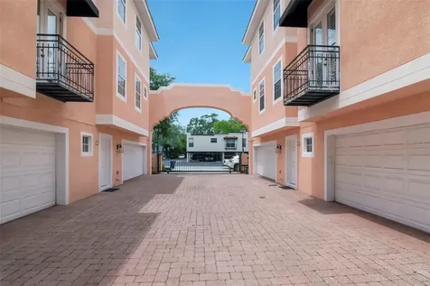 3025 W Grovewood Court Tampa FL 33629