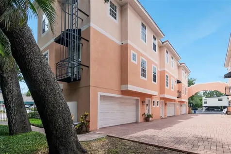 3025 W Grovewood Court Tampa FL 33629
