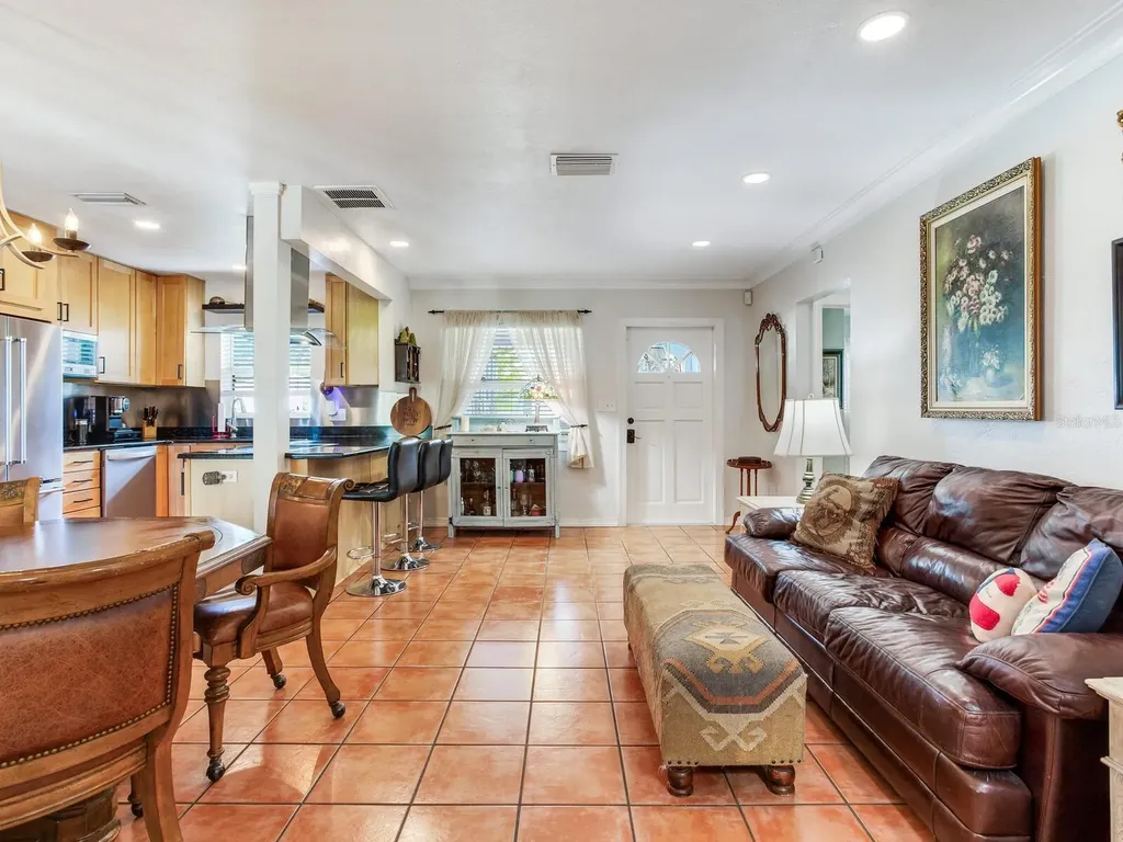 3662 24th Avenue N St Petersburg FL 33713