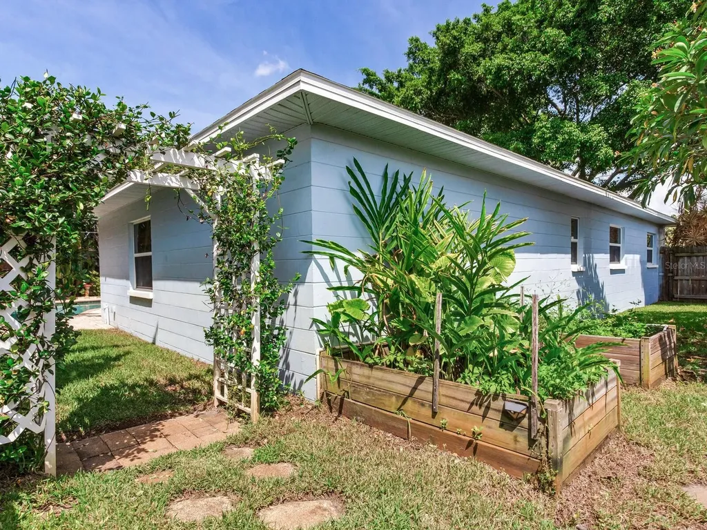 3662 24th Avenue N St Petersburg FL 33713