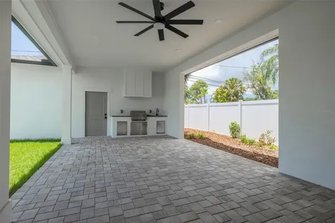 520 48th Avenue N St Petersburg FL 33703