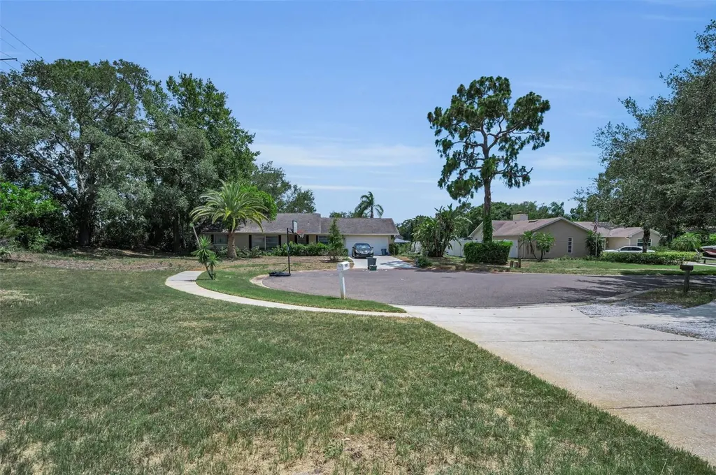 505 Whispering Oak Drive Tarpon Springs FL 34689